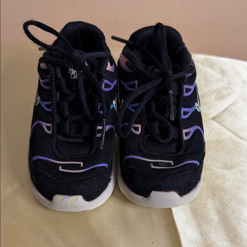 Nike Kids Black Sneakers with Iridescent Purple Accents